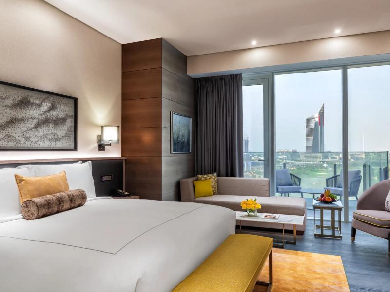 Taj Jumeirah Lakes Towers Hotel