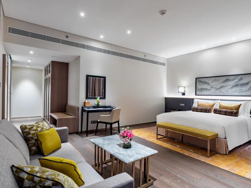 Taj Jumeirah Lakes Towers Hotel