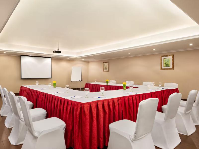 Howard Johnson Plaza By Wyndham