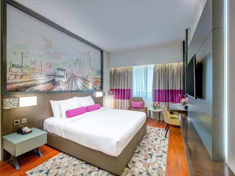 Howard Johnson Plaza By Wyndham