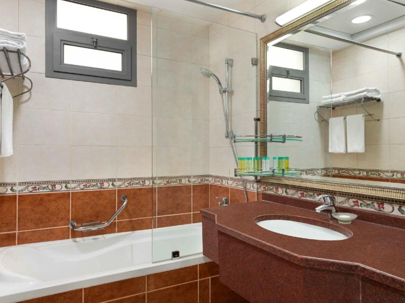 Howard Johnson Plaza By Wyndham