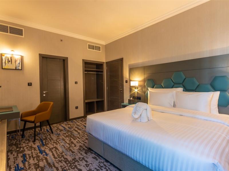 Edge Creekside Hotel