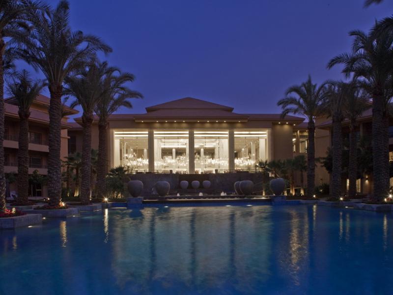 Dusit Thani LakeView Cairo