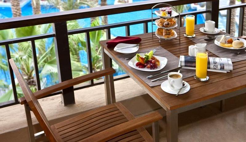 Dusit Thani LakeView Cairo