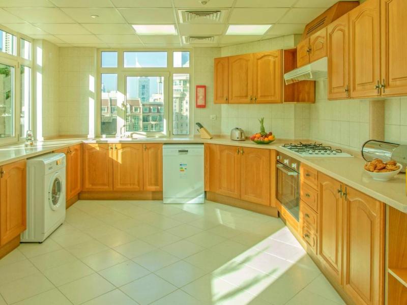 Roda Al Murooj Residences & Apartment