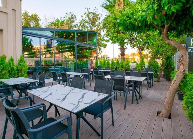 Leaf Port Boutique Hotel