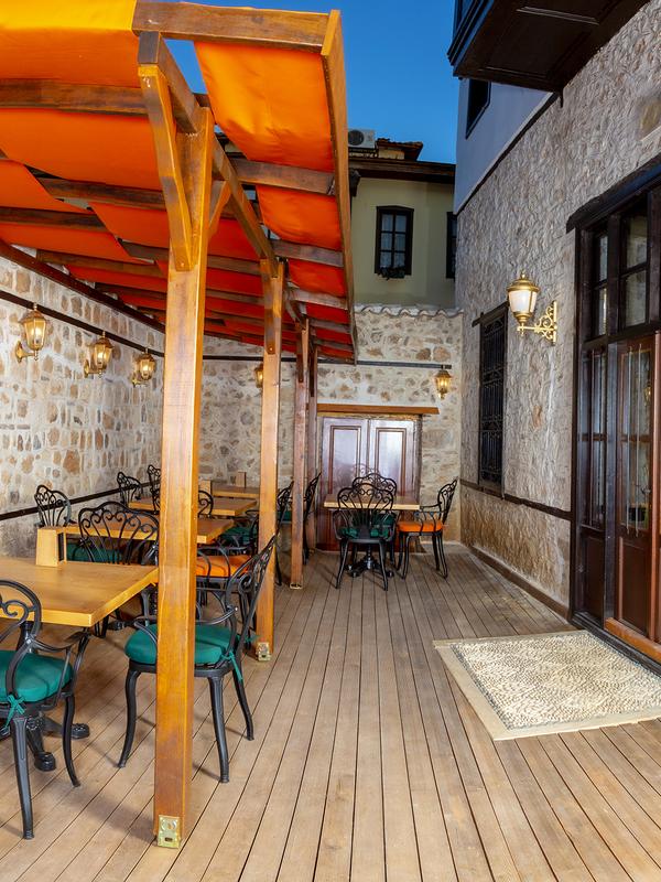 Cedrus Hotel