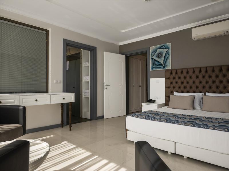 Blue Marlin Deluxe Spa & Resort