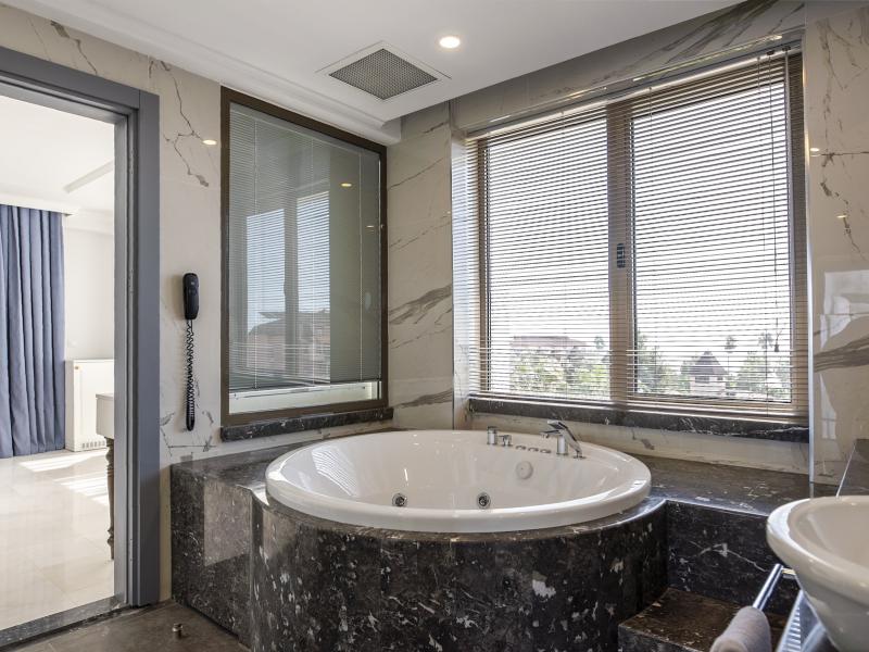 Blue Marlin Deluxe Spa & Resort