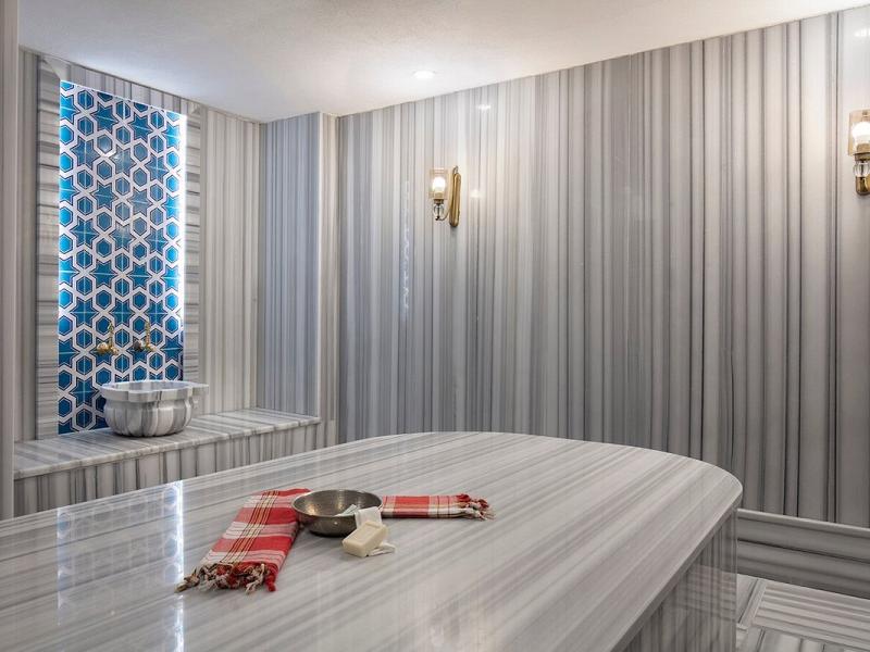 Blue Marlin Deluxe Spa & Resort