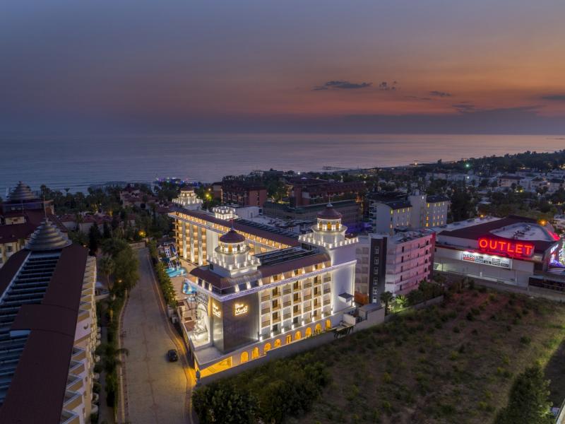 Blue Marlin Deluxe Spa & Resort