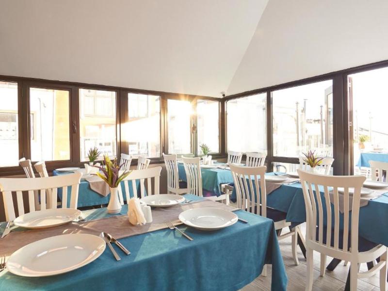 Renzo Hotel