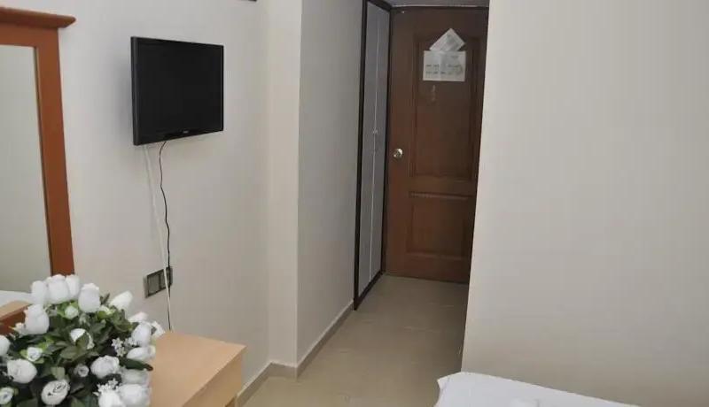 Moni Hotel