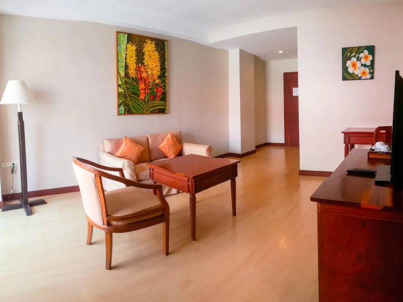 Eastiny Place Hotel