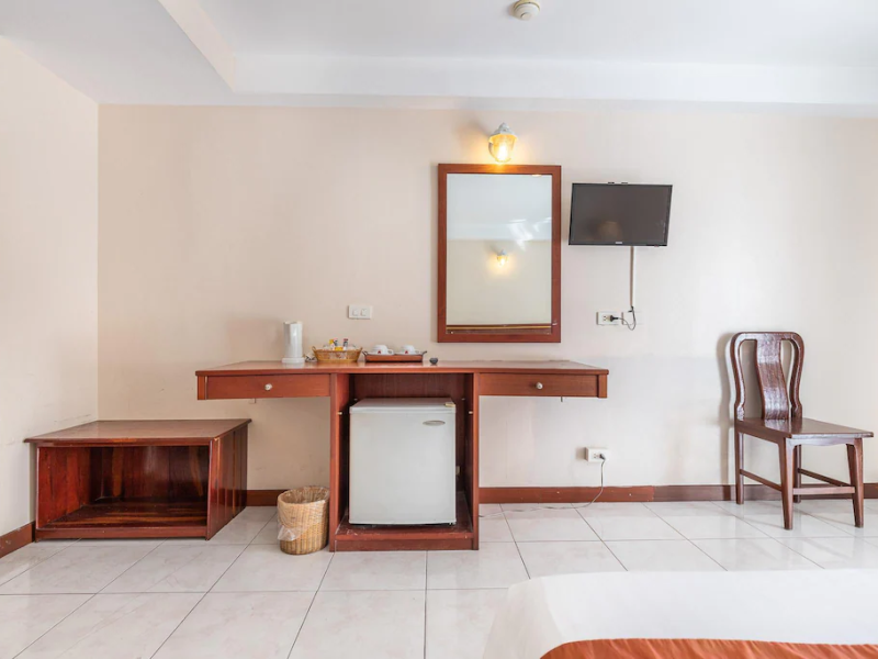 Eastiny Place Hotel