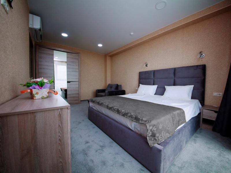 Grand Sapphire Hotel