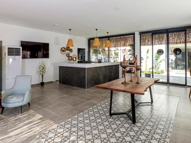 Yalipark Beach Hotel