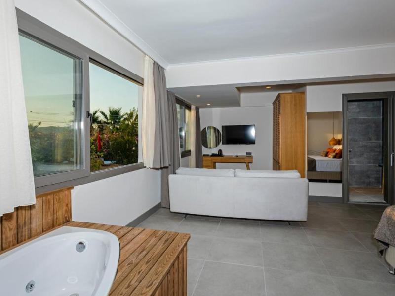 Yalipark Beach Hotel