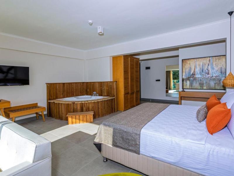 Yalipark Beach Hotel