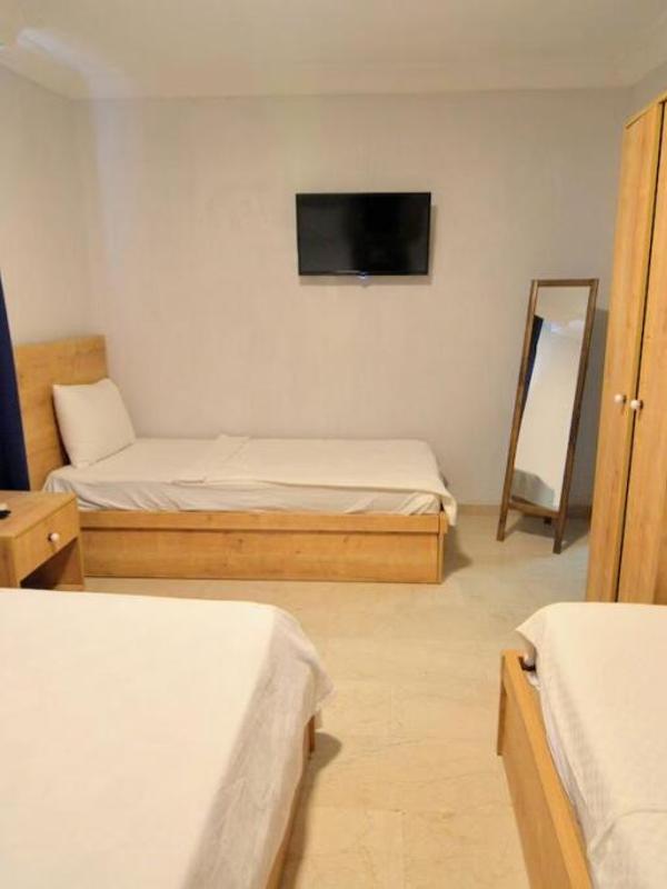 Ados Hotel