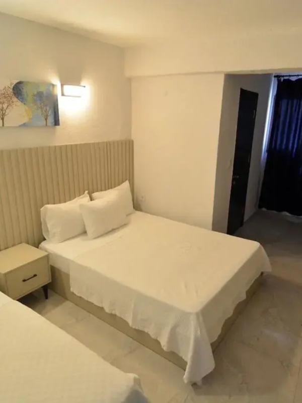 Ados Hotel