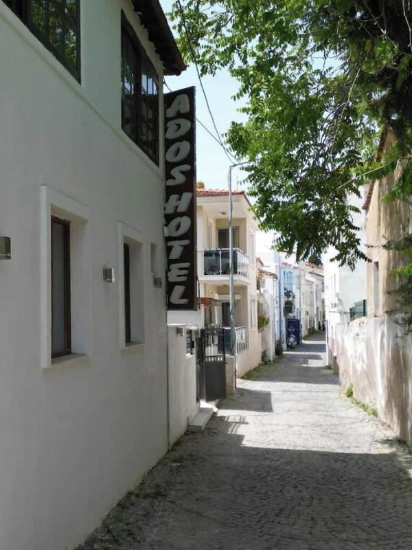 Ados Hotel
