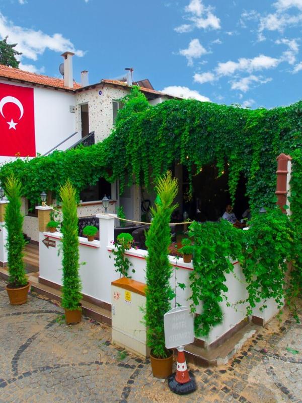 Ados Hotel