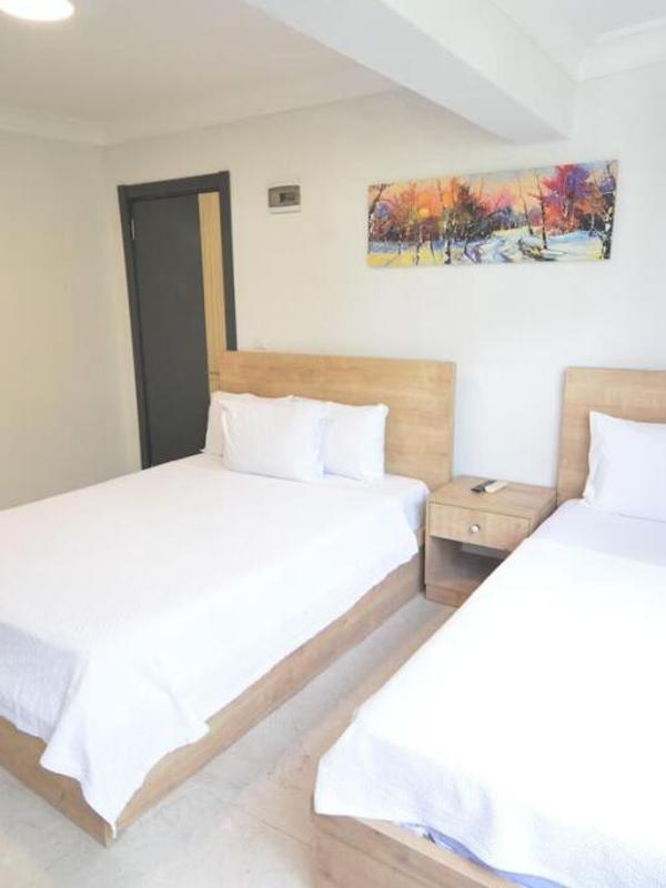 Ados Hotel