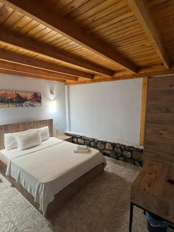 Ados Hotel