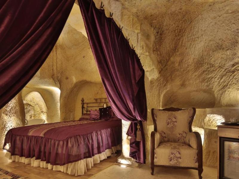 Golden Cave Suites