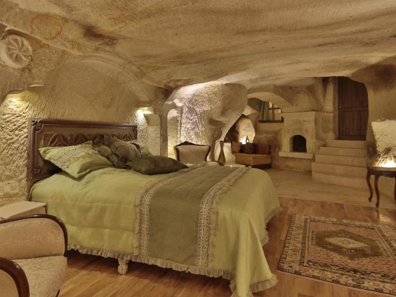 Golden Cave Suites