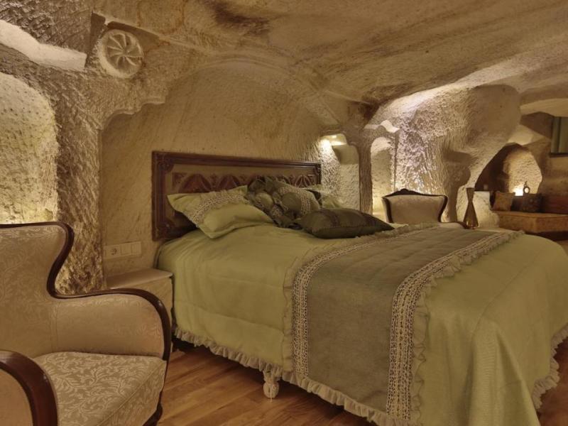 Golden Cave Suites
