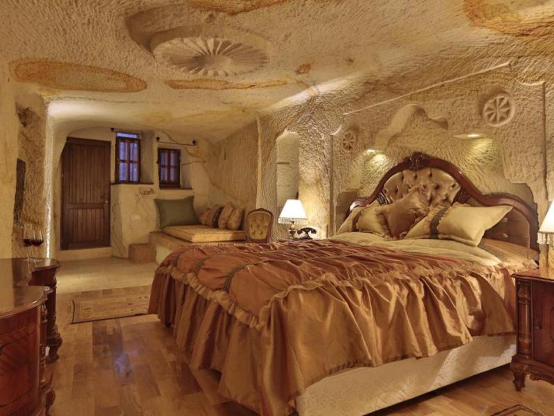 Golden Cave Suites