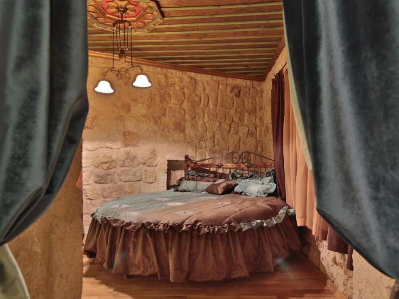 Golden Cave Suites