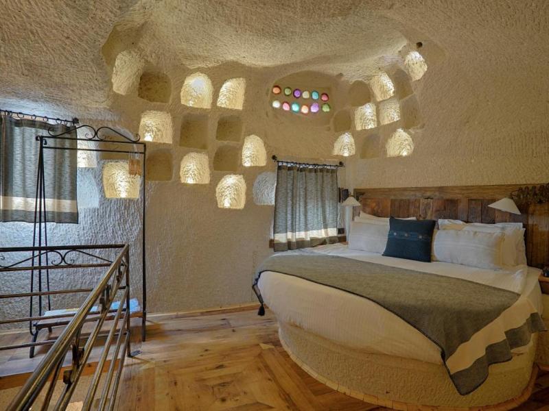 Artemis Cave Suites