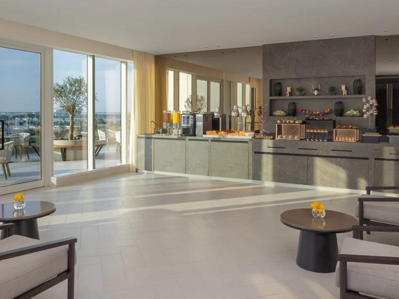 Avani Palm View Dubai Hotel & Suites