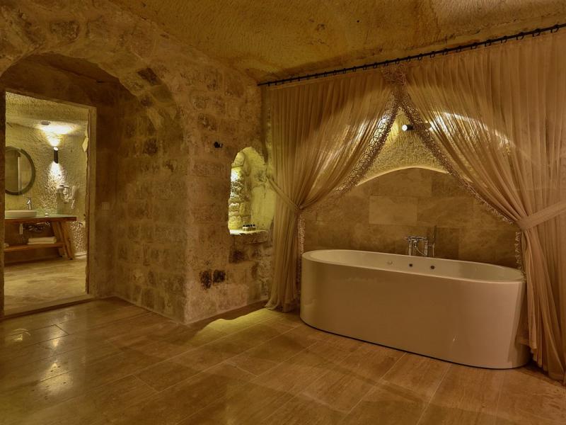 Acropolis Cave Suite