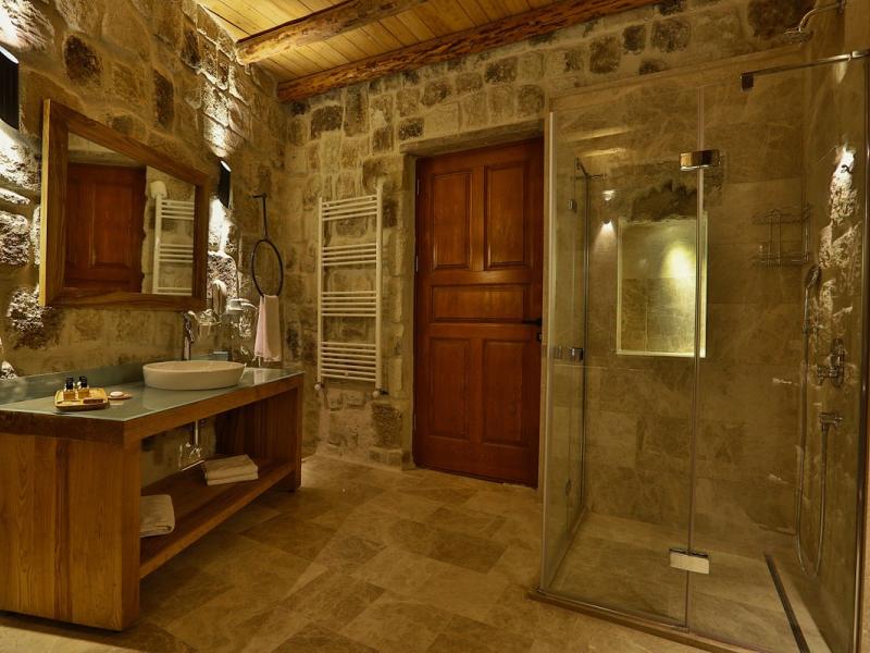 Acropolis Cave Suite