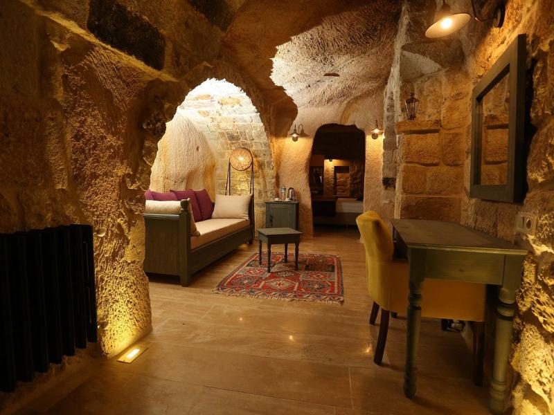 Acropolis Cave Suite