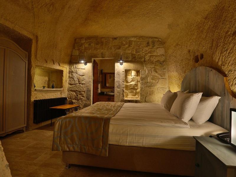 Acropolis Cave Suite
