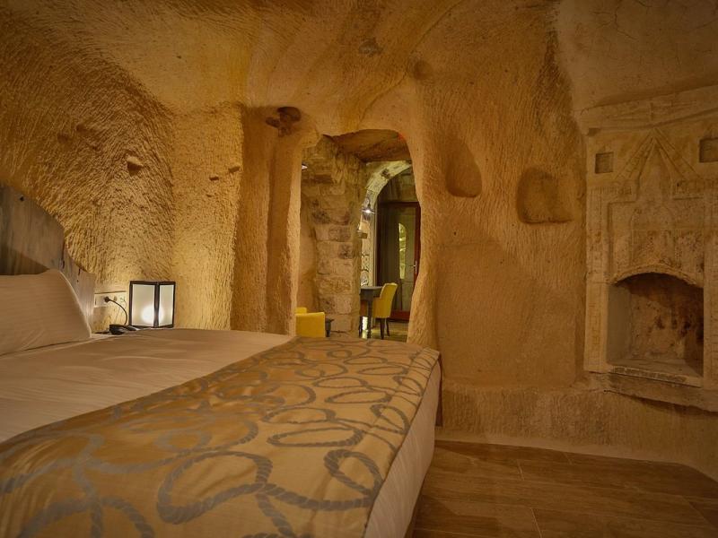 Acropolis Cave Suite