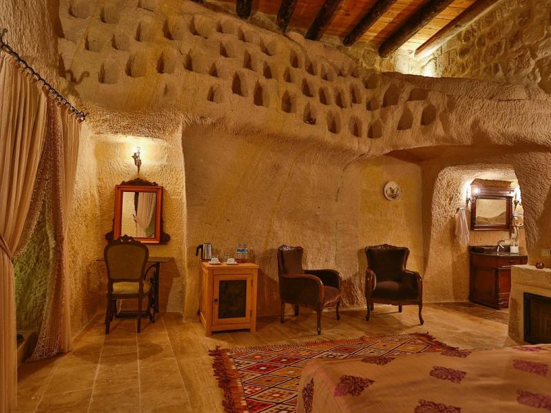 Acropolis Cave Suite