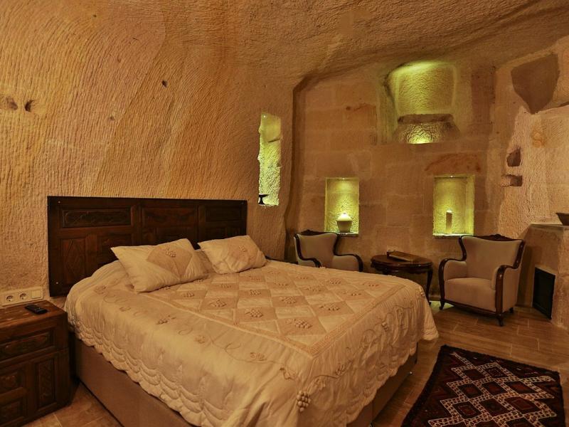Acropolis Cave Suite