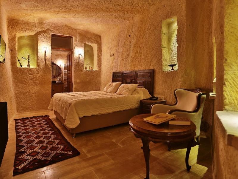 Acropolis Cave Suite
