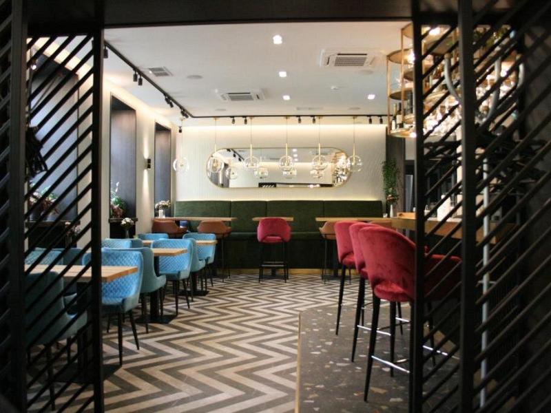 IZZZI у Гостиного Двора