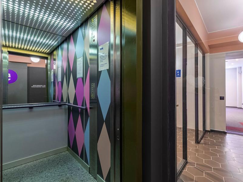 IZZZI у Гостиного Двора