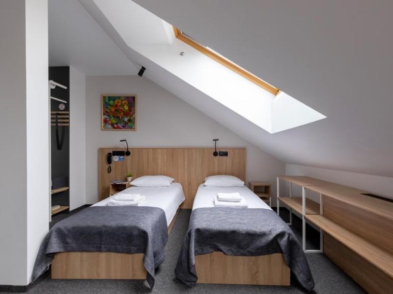 IZZZI у Гостиного Двора