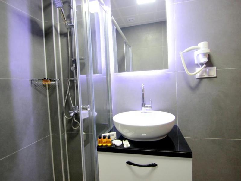 Hira Hotel