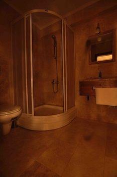 Jerveni Cave Hotel