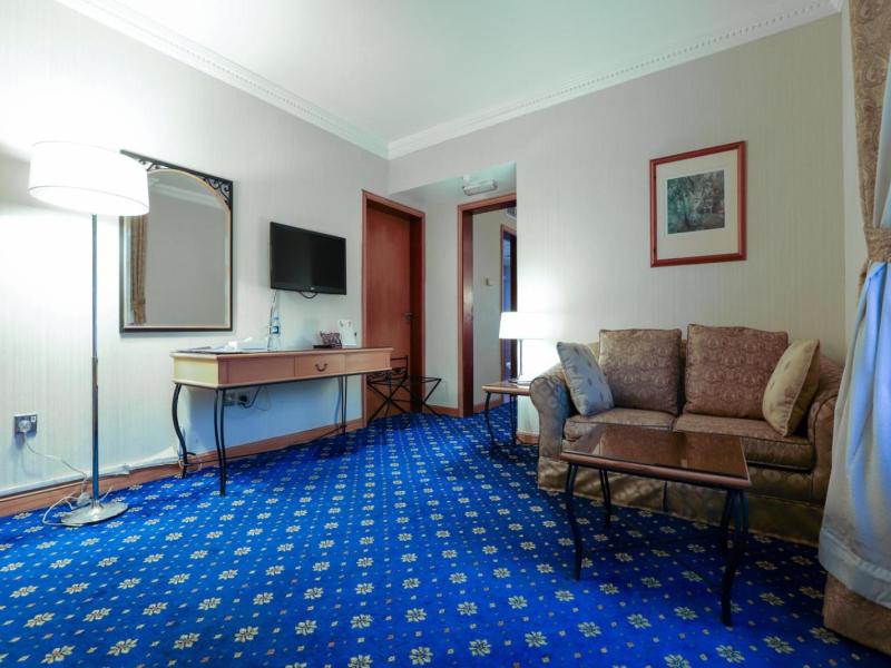 OYO 328 City Plaza Hotel